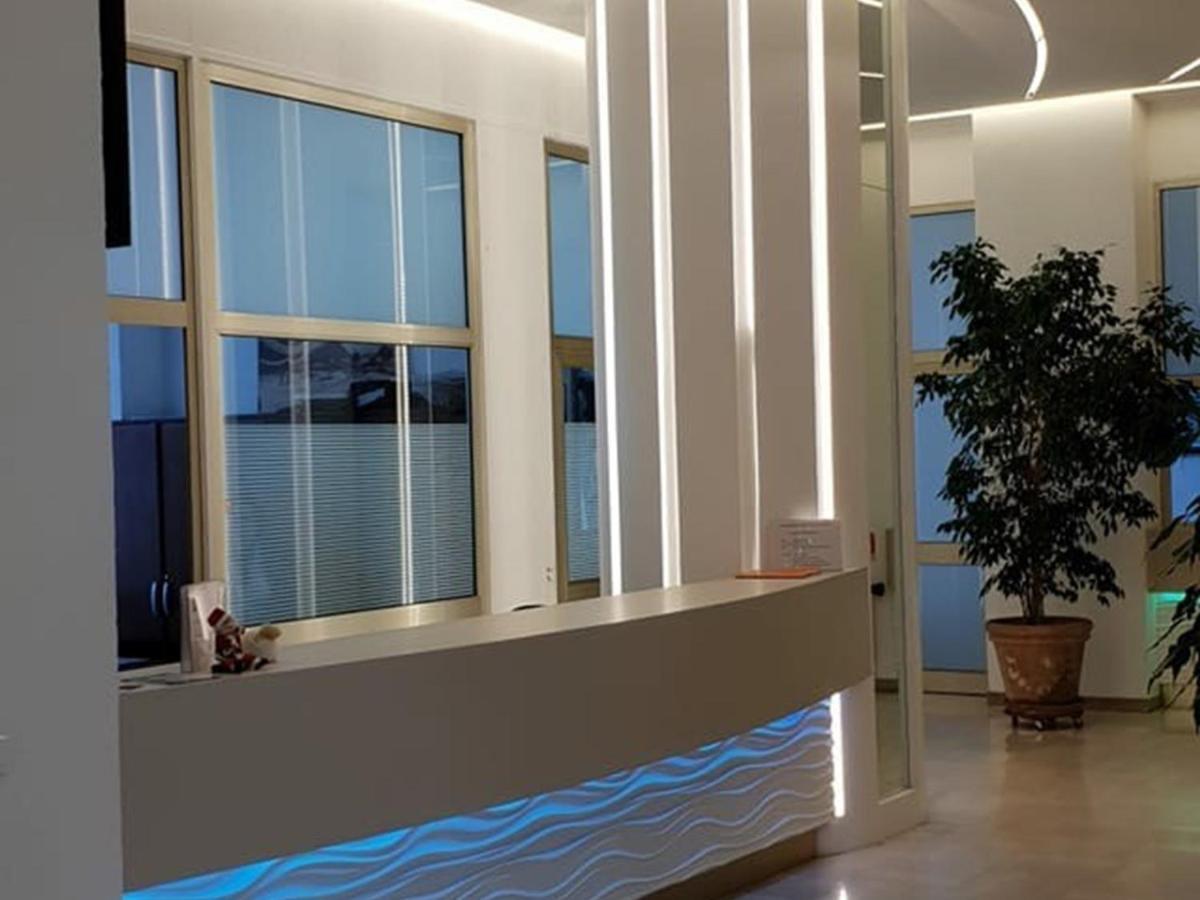 Studio Renove En Bord De Mer Avec Terrasse, Parking Et Wifi A Villeneuve-Loubet - Fr-1-252A-29 Bagian luar foto